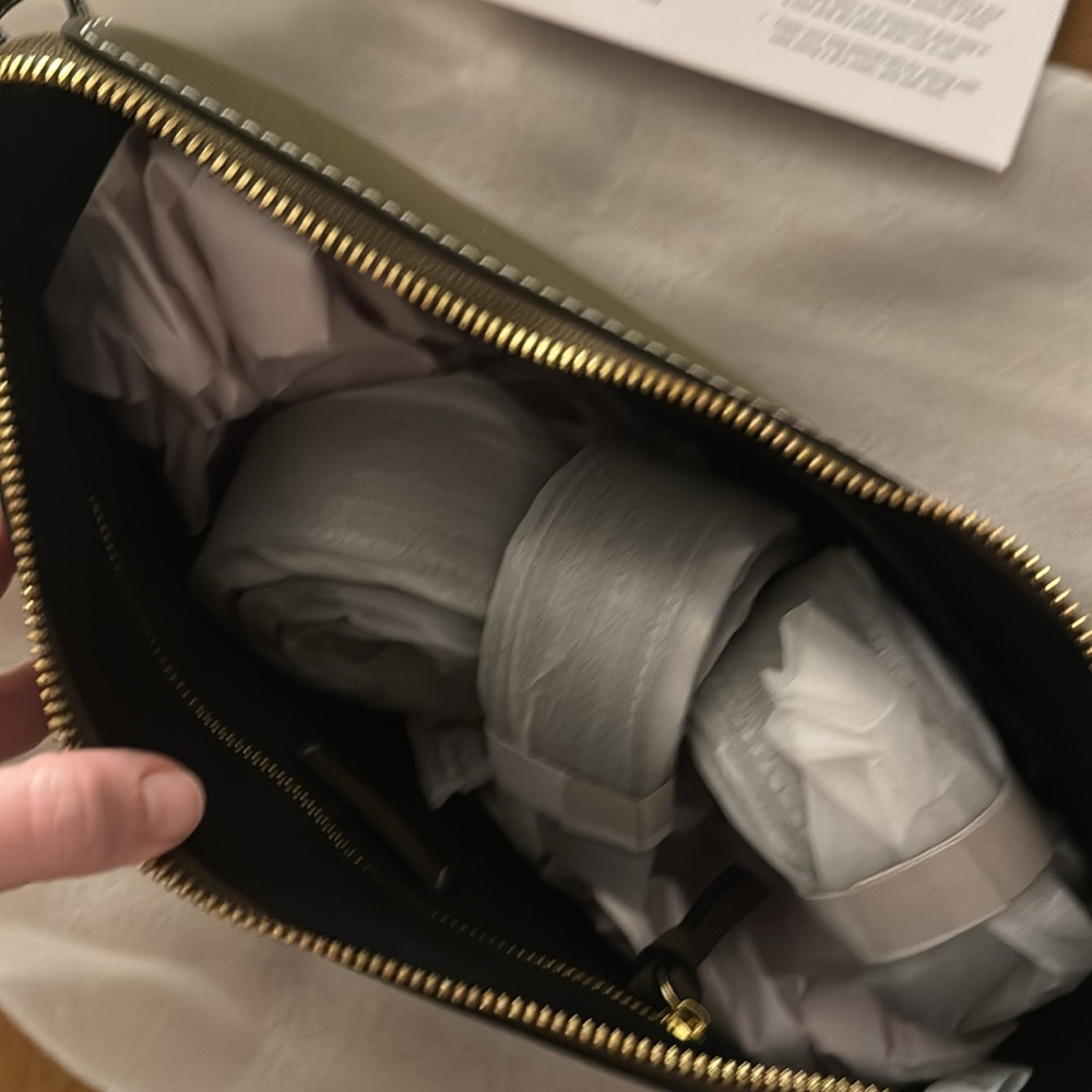 ELARA CONVERTIBLE BAG —Olive Green. - Picture 8 of 14